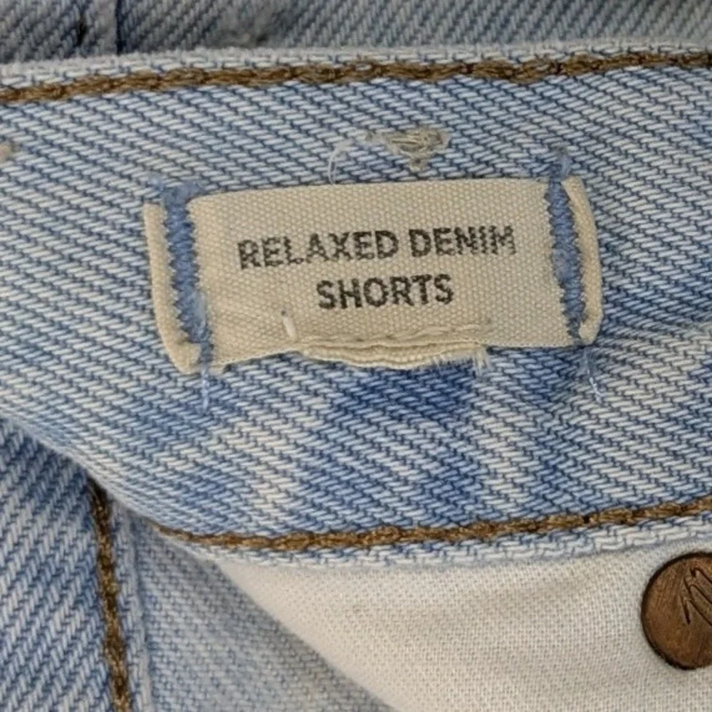 Madewell Relaxed Denim Hot Pants Shorts 32 Light Wash Button Fly Frayed Blue